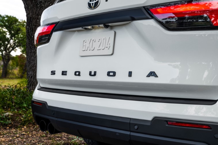 2023 Toyota Sequoia resim galerisi (26.01.2022)