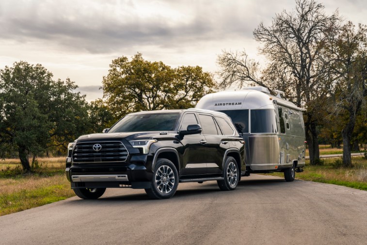 2023 Toyota Sequoia resim galerisi (26.01.2022)