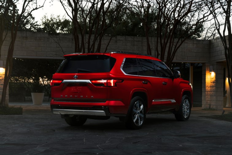 2023 Toyota Sequoia resim galerisi (26.01.2022)