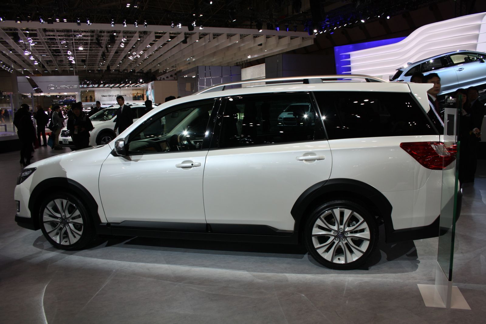 SUBARU CROSSOVER KONSEPT 7 RESM GALERS