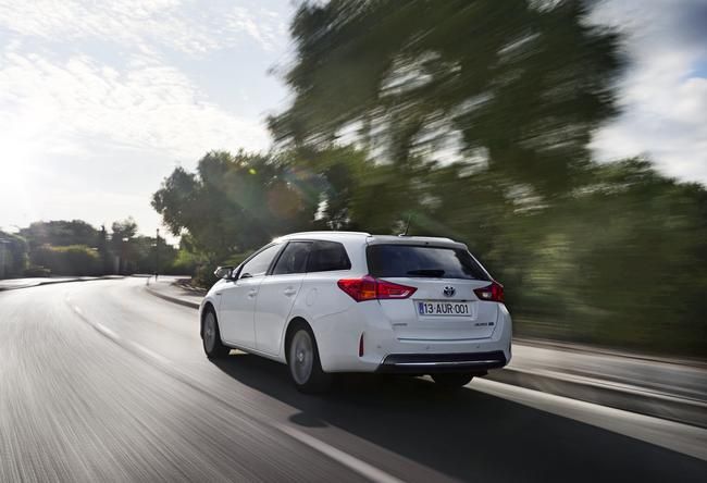 YEN TOYOTA AURS TOURNG SPORTS RESM FOTORAF GALERS