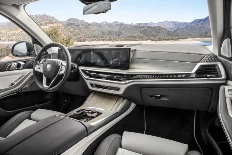 2023 BMW X7 resim galerisi (14.04.2022)