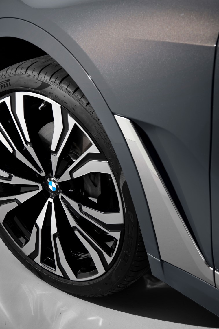 2023 BMW X7 resim galerisi (14.04.2022)