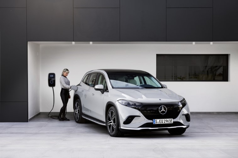 2023 Mercedes-Benz EQS SUV resim galerisi (19.04.2022)