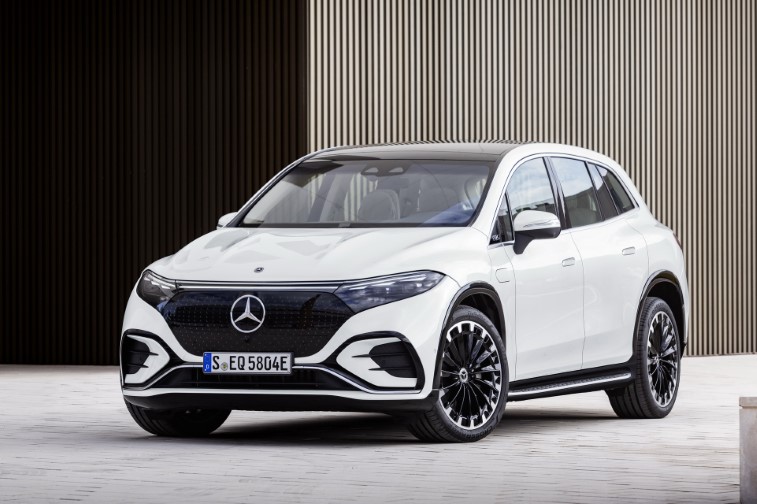 2023 Mercedes-Benz EQS SUV resim galerisi (19.04.2022)