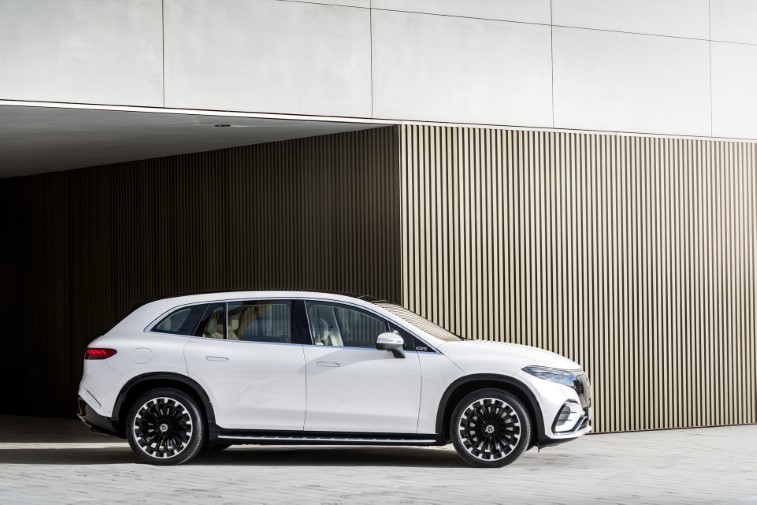 2023 Mercedes-Benz EQS SUV resim galerisi (19.04.2022)