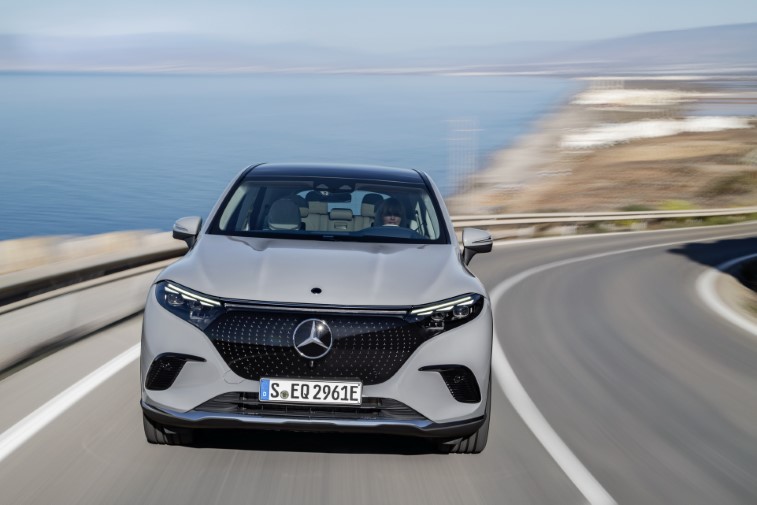 2023 Mercedes-Benz EQS SUV resim galerisi (19.04.2022)