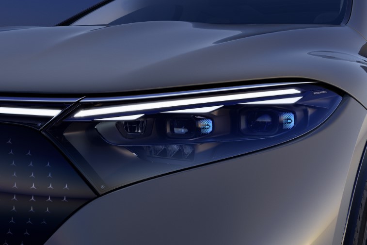 2023 Mercedes-Benz EQS SUV resim galerisi (19.04.2022)