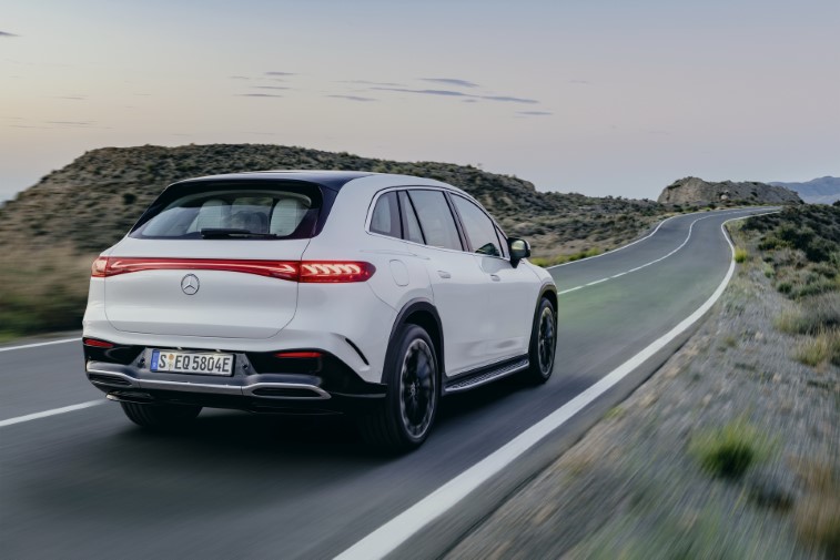 2023 Mercedes-Benz EQS SUV resim galerisi (19.04.2022)