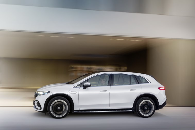 2023 Mercedes-Benz EQS SUV resim galerisi (19.04.2022)