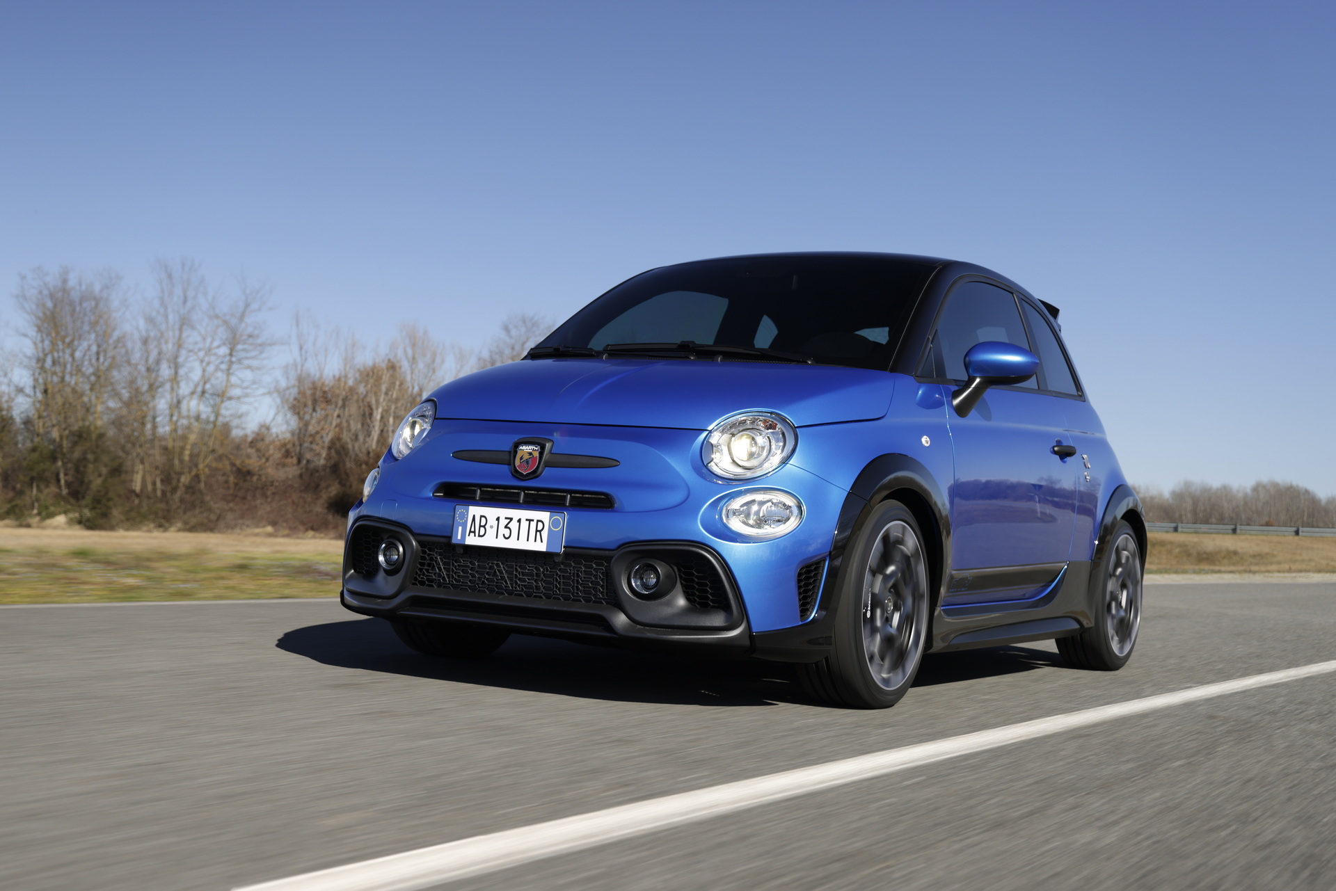 Abarth 695 Tributo Special Edition resim galerisi (05.05.2022)