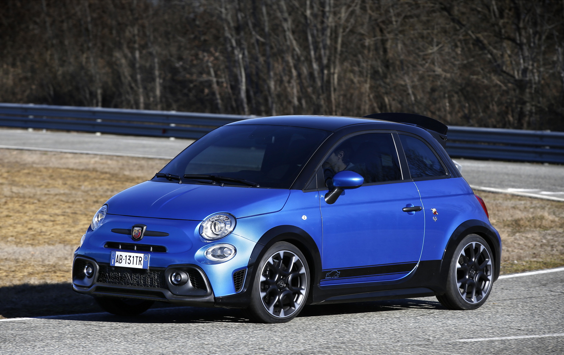 Abarth 695 Tributo Special Edition resim galerisi (05.05.2022)