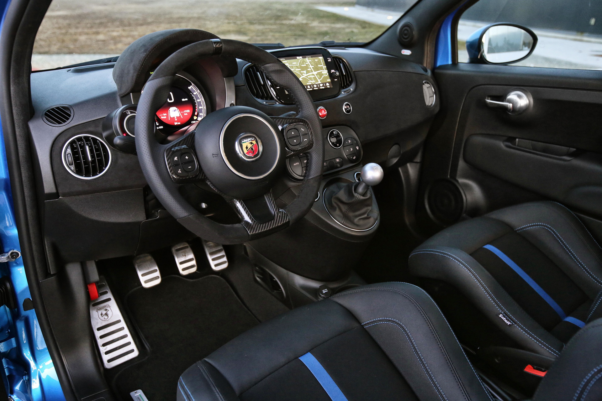 Abarth 695 Tributo Special Edition resim galerisi (05.05.2022)