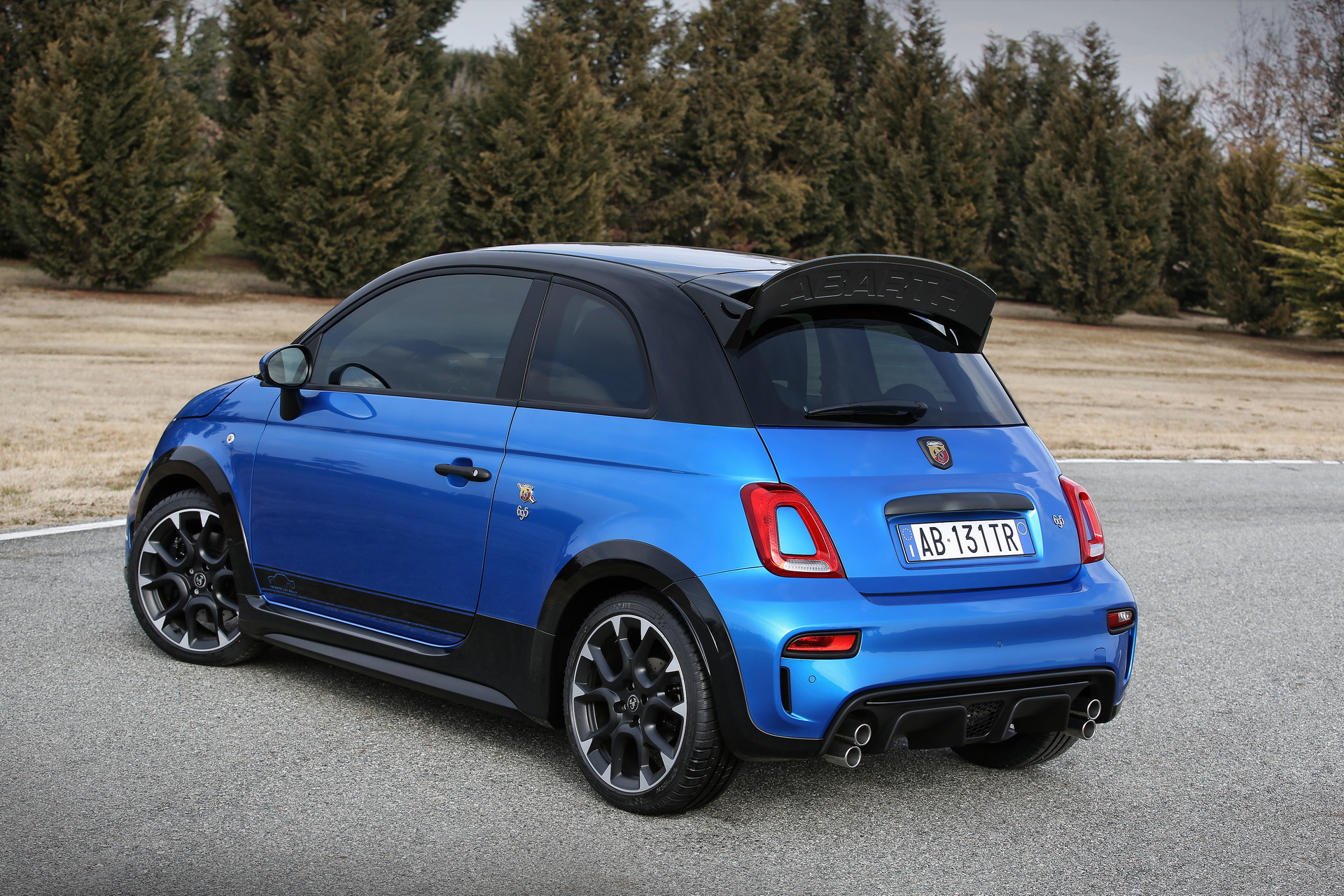 Abarth 695 Tributo Special Edition resim galerisi (05.05.2022)