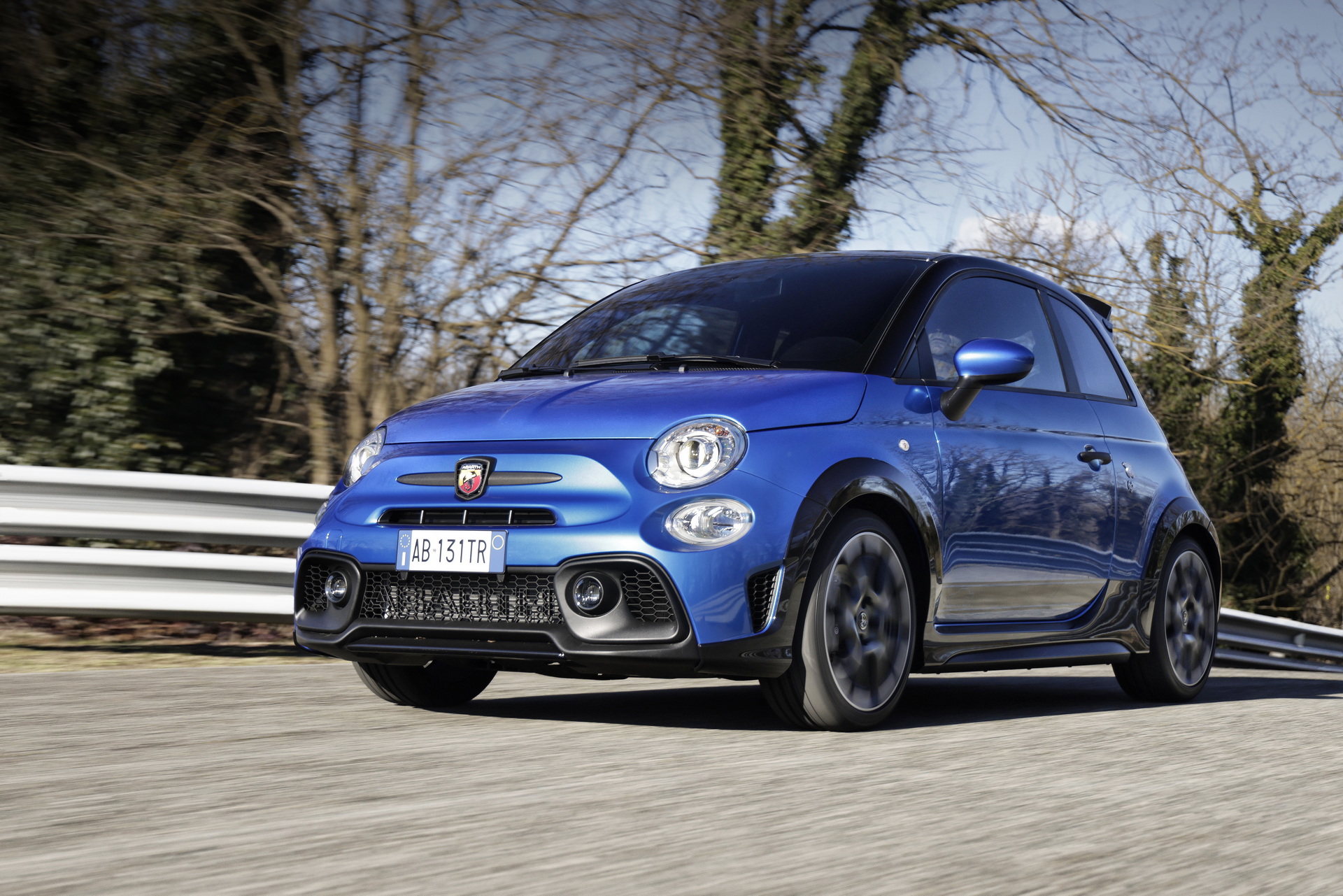 Abarth 695 Tributo Special Edition resim galerisi (05.05.2022)