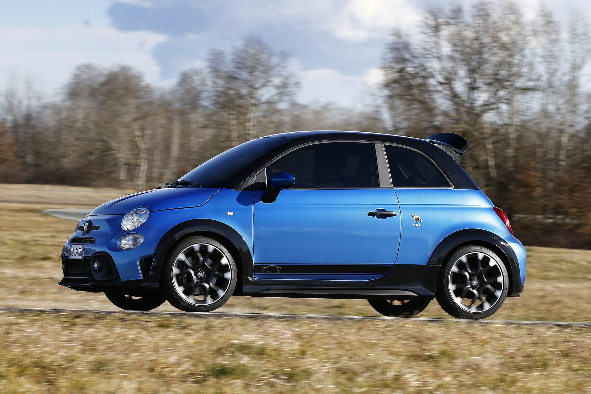 Abarth 695 Tributo Special Edition resim galerisi (05.05.2022)