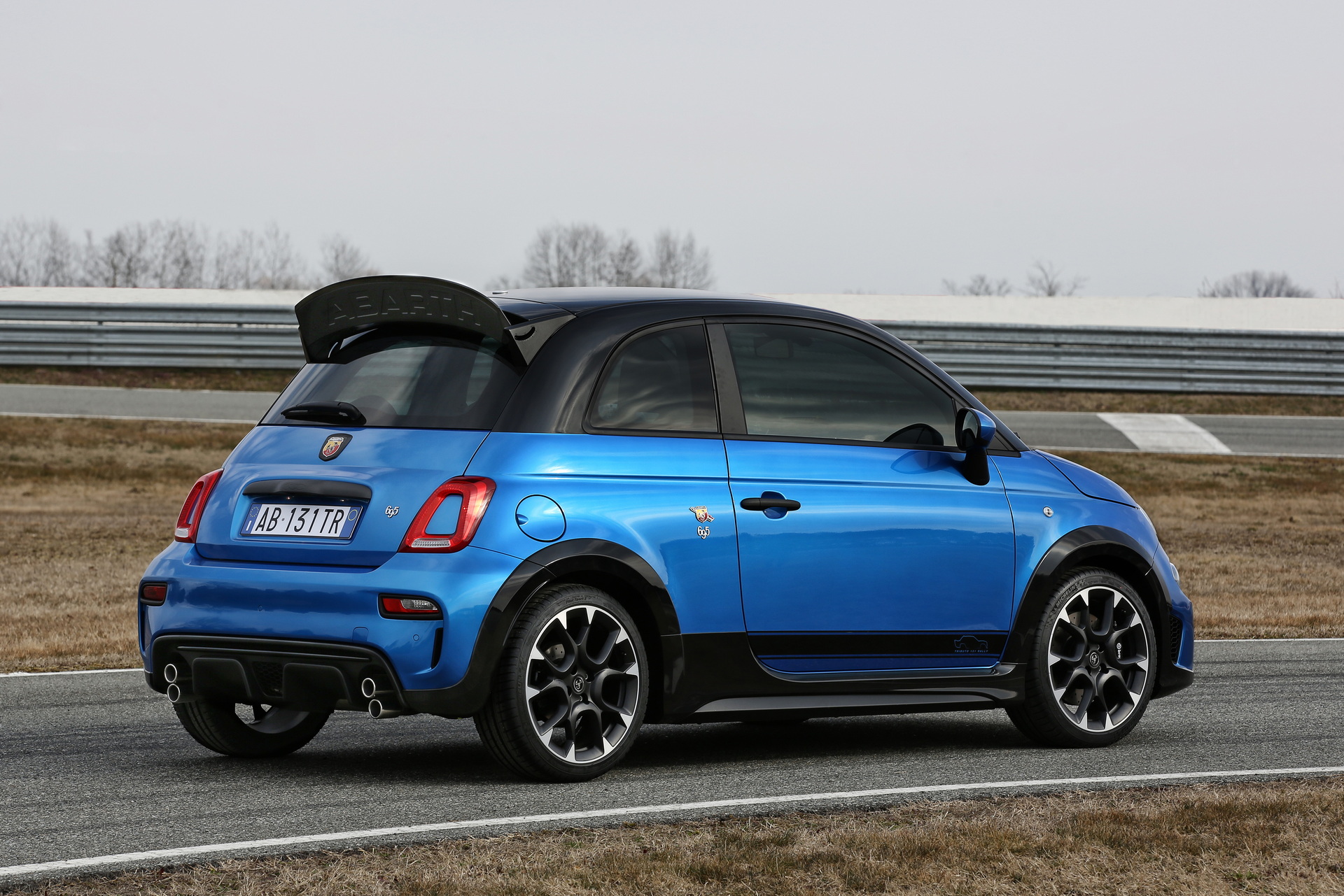 Abarth 695 Tributo Special Edition resim galerisi (05.05.2022)