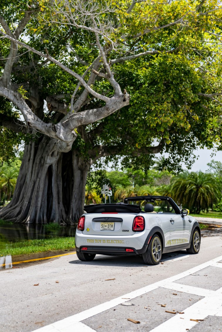 Mini Cooper SE Convertible resim galerisi (15.07.2022)