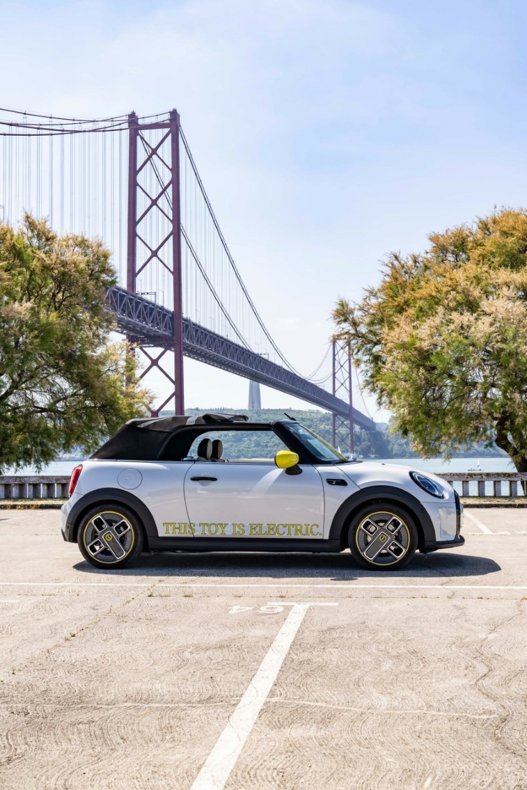 Mini Cooper SE Convertible resim galerisi (15.07.2022)