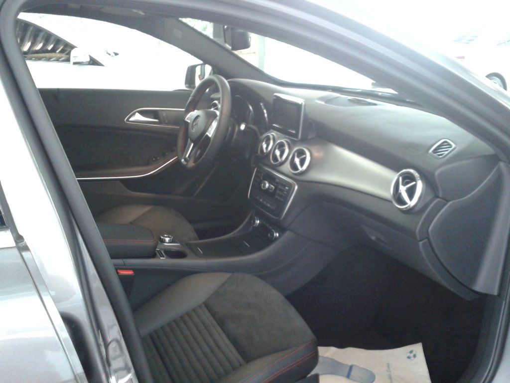 YEN MERCEDES GLA SATITA RESM GALERS