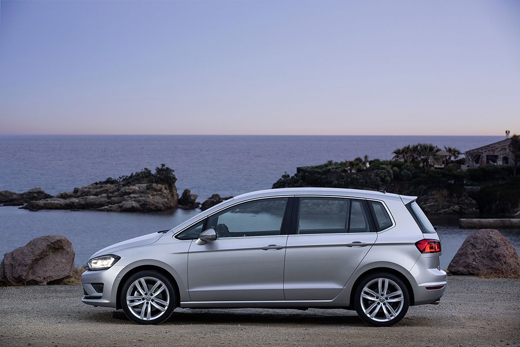 YEN VOLKSWAGEN GOLF SPORTSVAN DETAYLI RESM GALERS