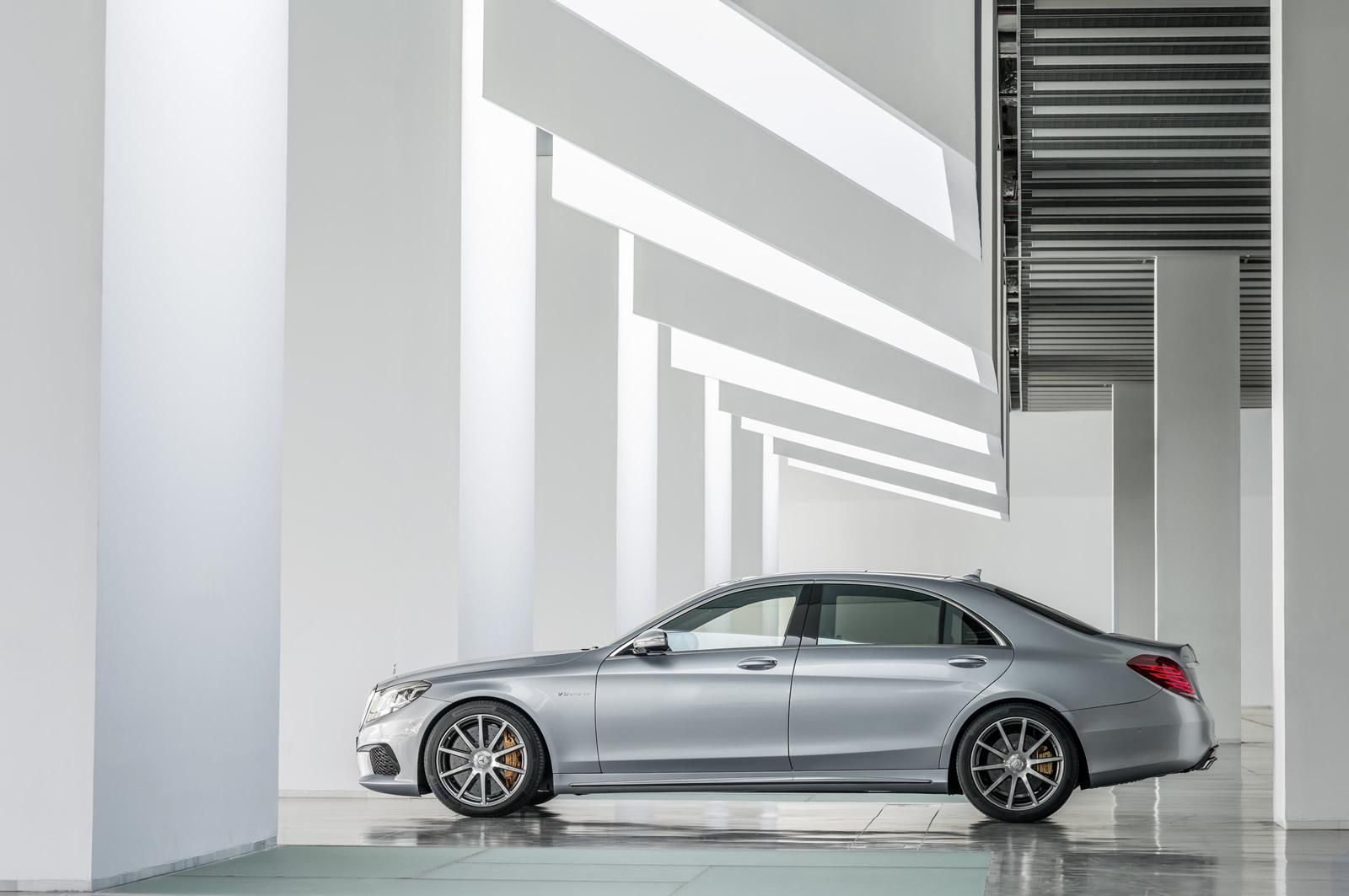 YEN MERCEDES S63 AMG RESM FOTORAF GALERS