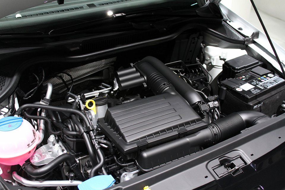 YEN MAKYAJLI VOLKSWAGEN POLO R-LNE CENEVRE RESM GALERS
