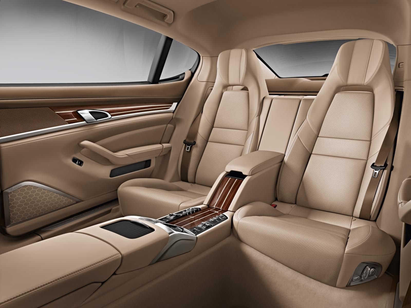 YENi MAKYAJLI 2014 PORSCHE PANAMERA VE PANEMERA E-HYBRD GALER
