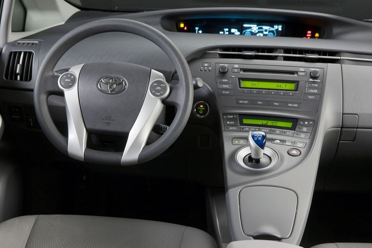 TOYOTA PRUS (2010) GALER