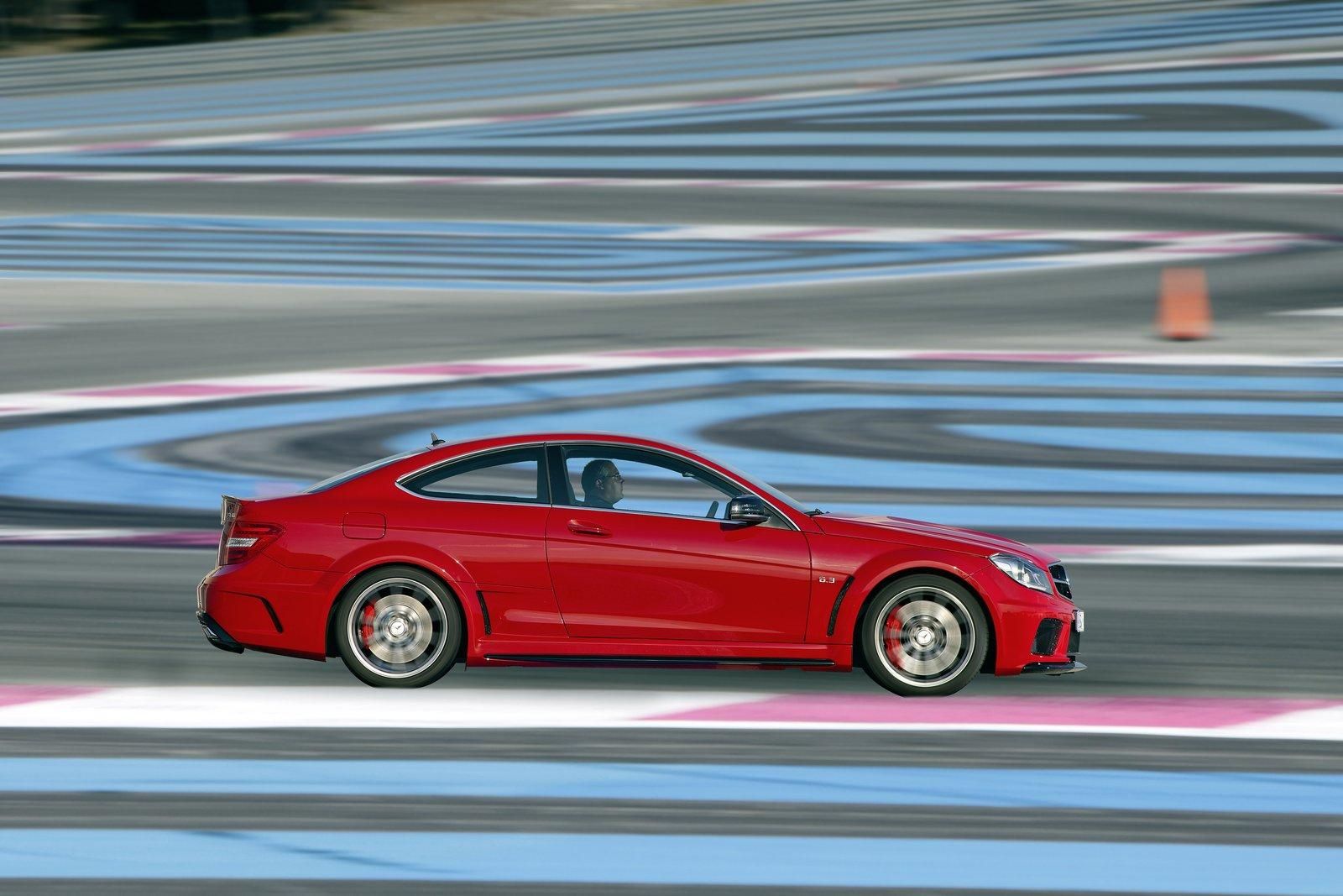 MERCEDES C63 AMG BLACK GALER