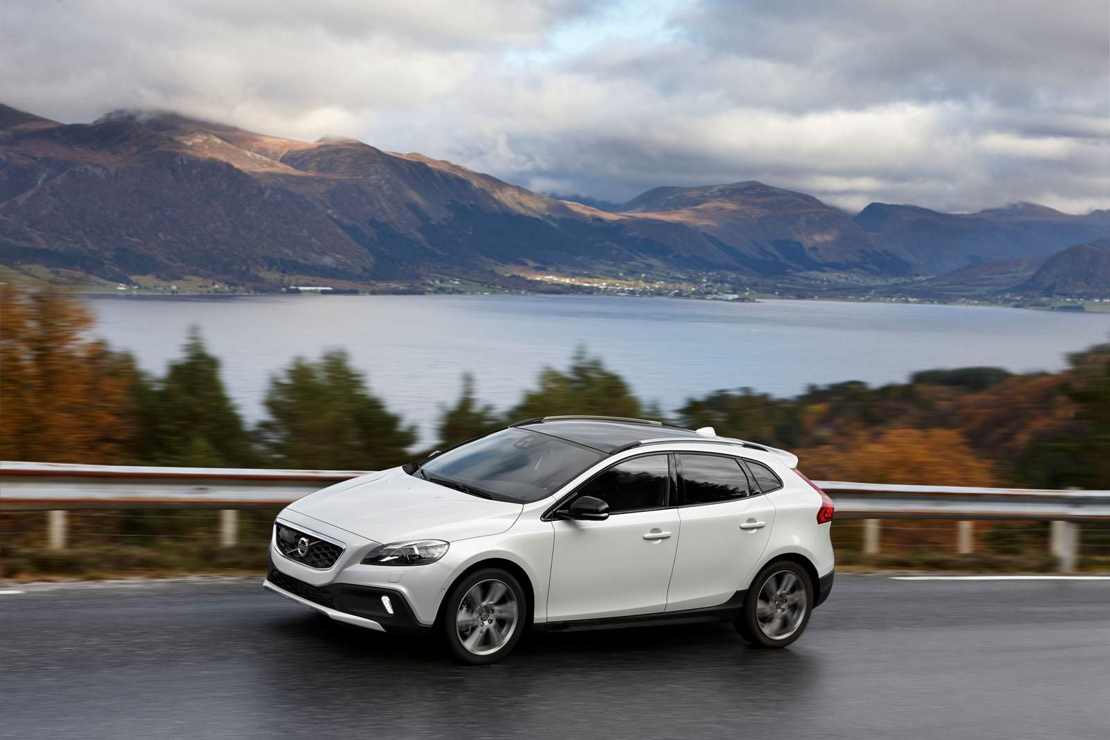 YEN DRVE-E MOTORLU VOLVO V40 CROSS COUNTRY RESM GALERS