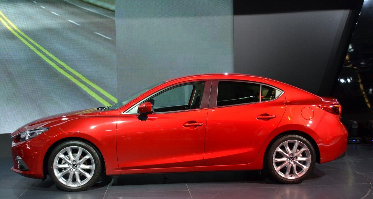 YEN MAZDA 3 SEDAN FRANKFURT LANSMAN RESM GALERS