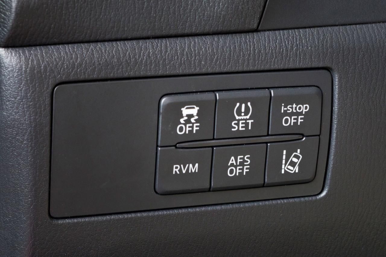 YEN MAZDA 3 SEDAN AYRINTILI RESM GALER
