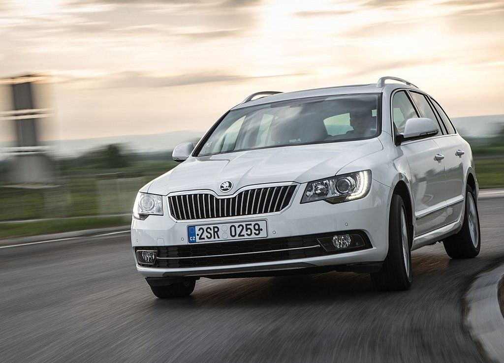 YEN MAKYAJLI SKODA SUPERB COMB GALER