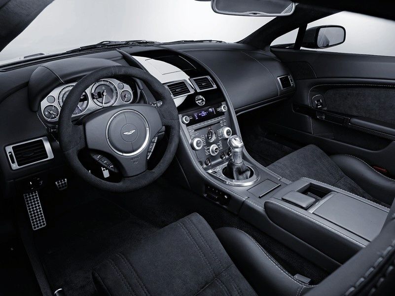 ASTON MARTN V12 VANTAGE GALER
