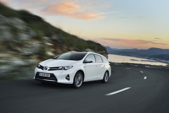 YEN TOYOTA AURS TOURNG SPORTS RESM FOTORAF GALERS