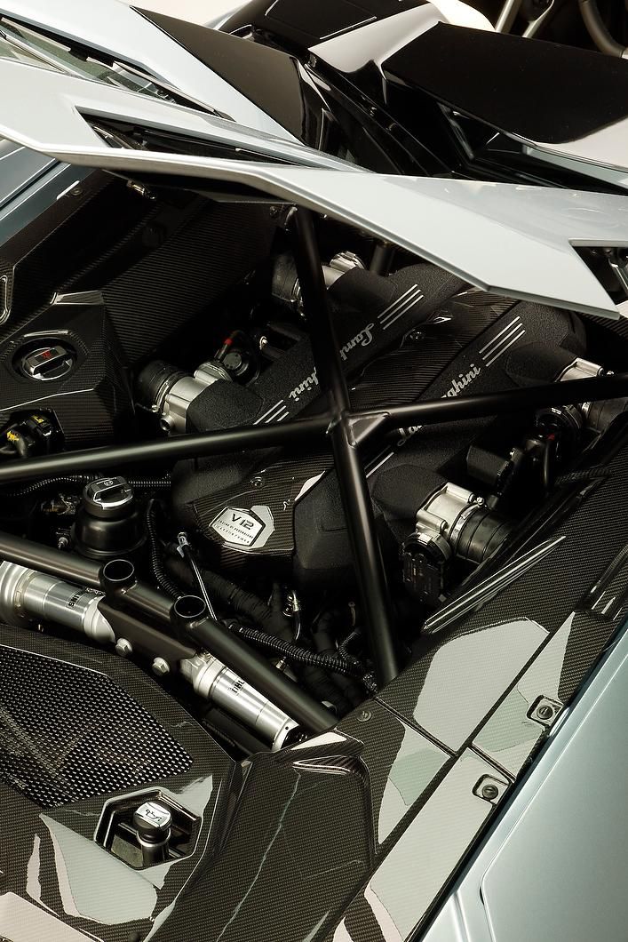LAMBORGHN AVENTADOR ROADSTER GALER