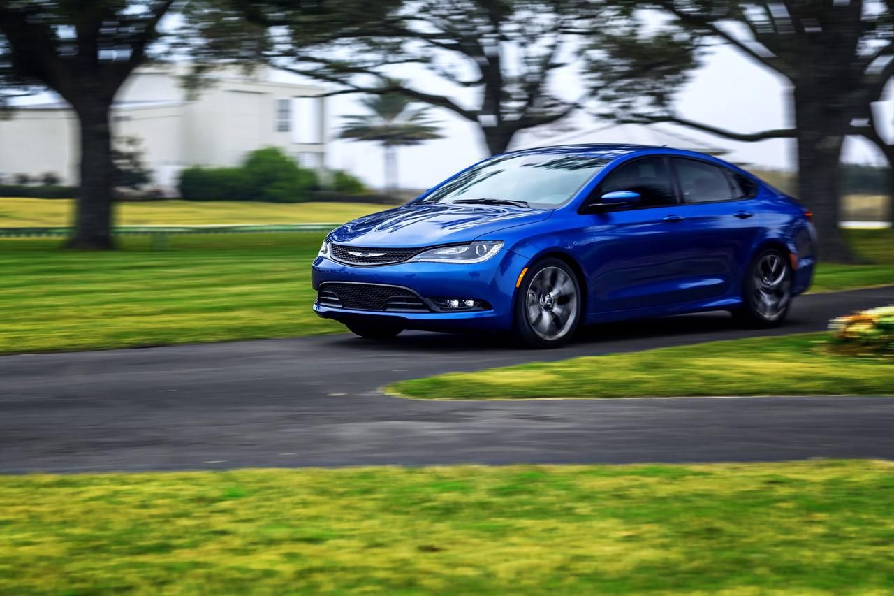 YEN 2015 CHRYSLER 200 AYRINTILI RESM GALERS