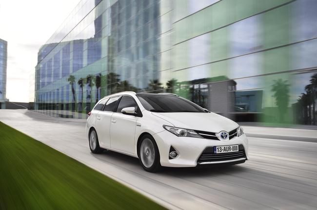 YEN TOYOTA AURS TOURNG SPORTS RESM FOTORAF GALERS
