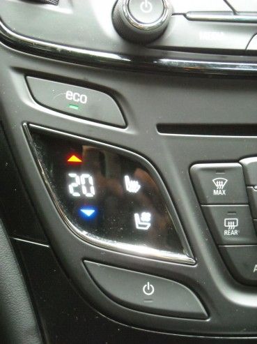 YEN MAKYAJLI OPEL NSGNA  MEKAN RESMLER