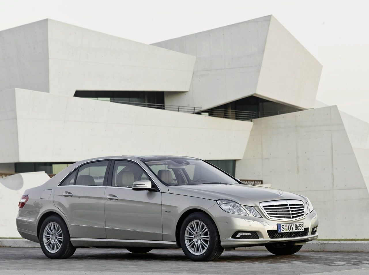 MERCEDES E SEDAN (2010)