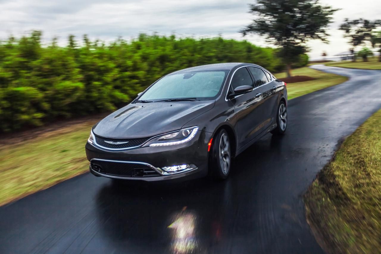 YEN 2015 CHRYSLER 200 AYRINTILI RESM GALERS