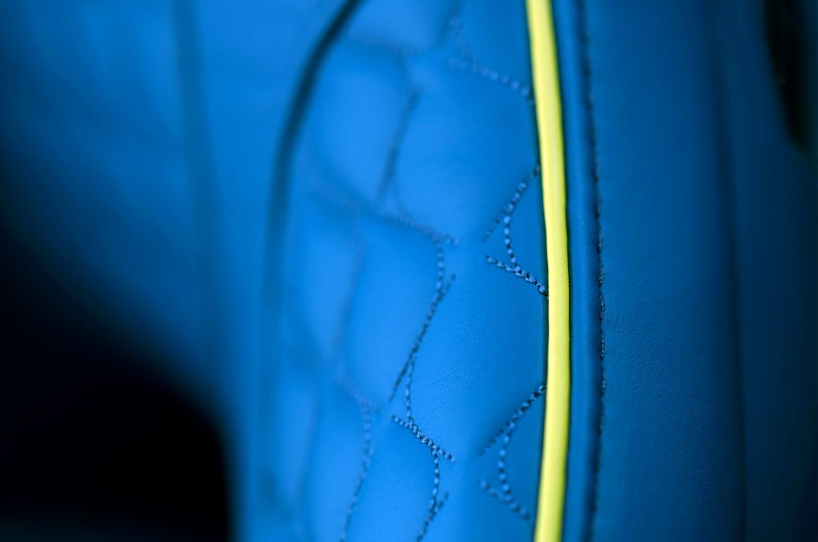 ASTON MARTN VANQUSH VOLANTE RESM GALER