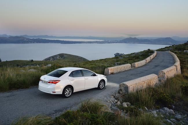 YEN TOYOTA COROLLA AYRINTILI RESM GALERS