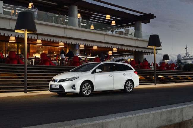 YEN TOYOTA AURS TOURNG SPORTS RESM FOTORAF GALERS