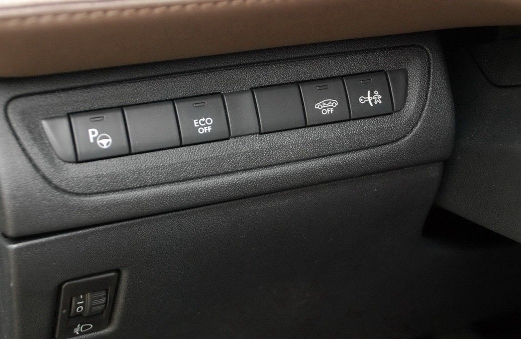 YEN PEUGEOT 2008 AVRUPA'DA YOLLARDA RESM GALERS