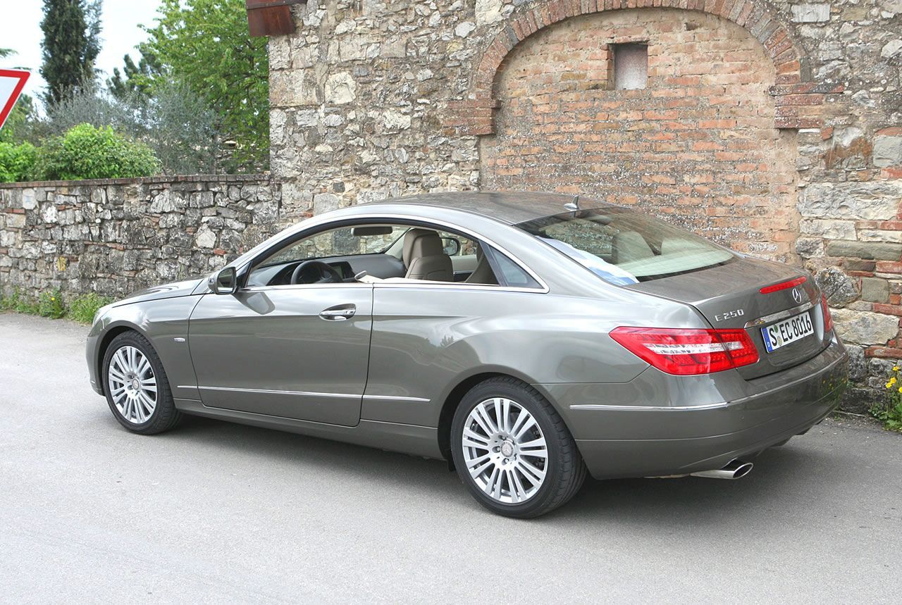 MERCEDES E COUPE (2010) GALER