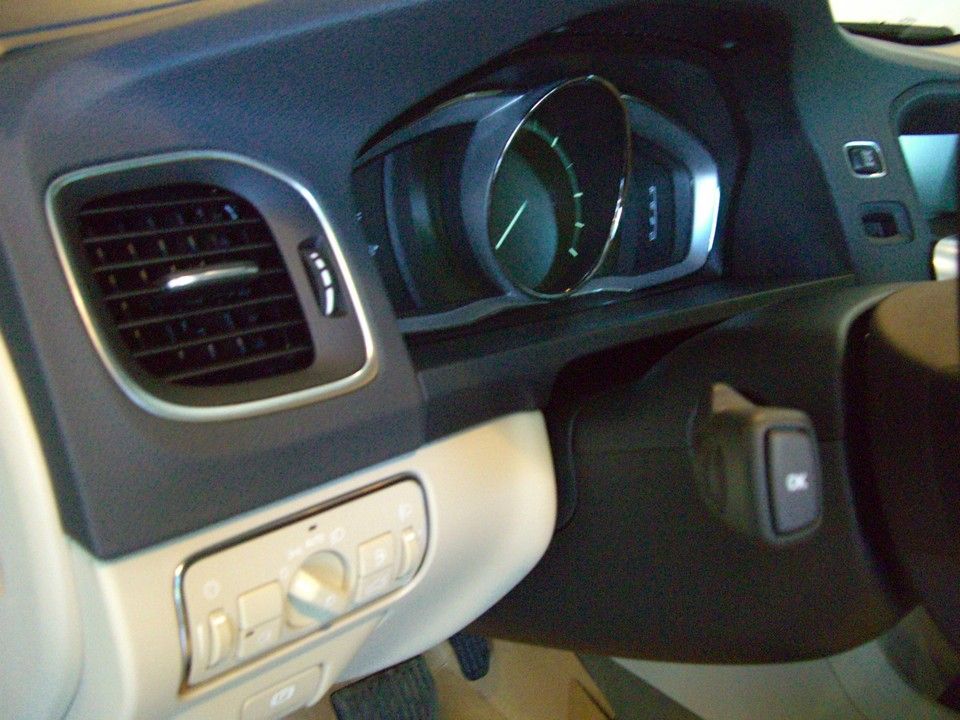 YEN MAKYAJLI 2014 VOLVO S60 SATITA RESM GALERS