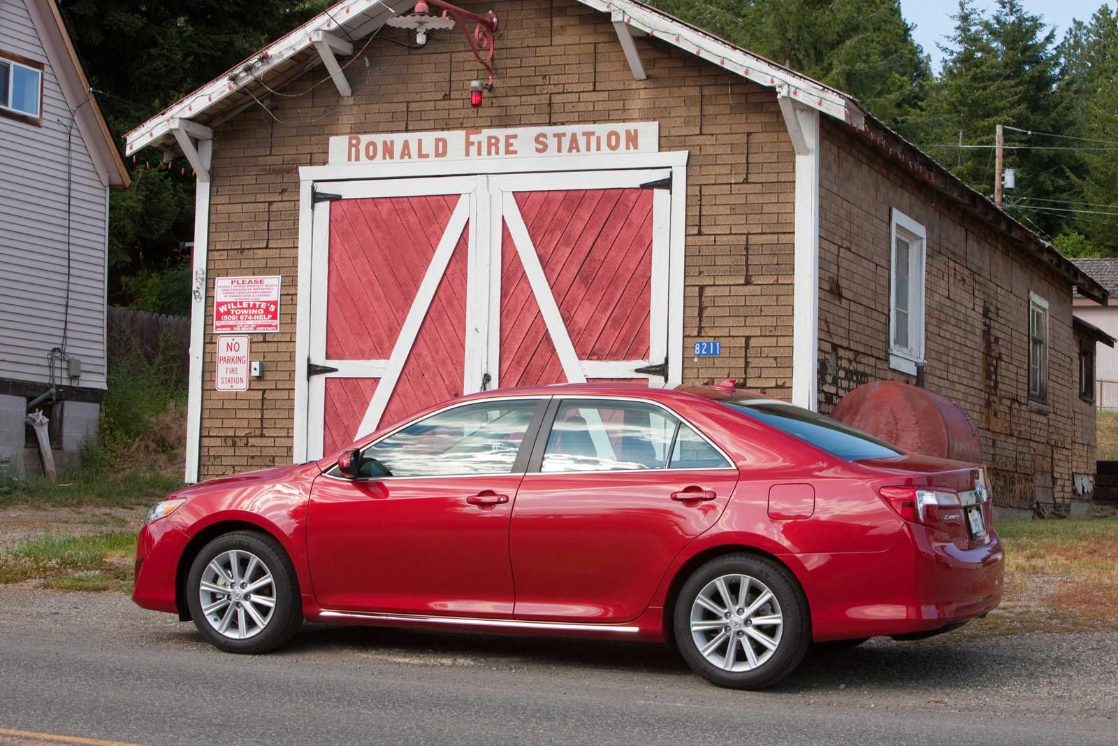 TOYOTA CAMRY (2012) GALER