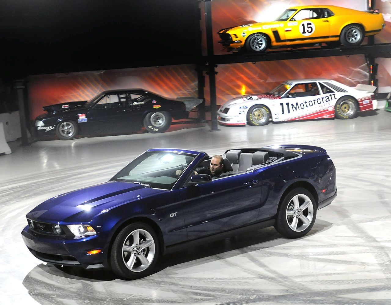 FORD MUSTANG (2010) GALER